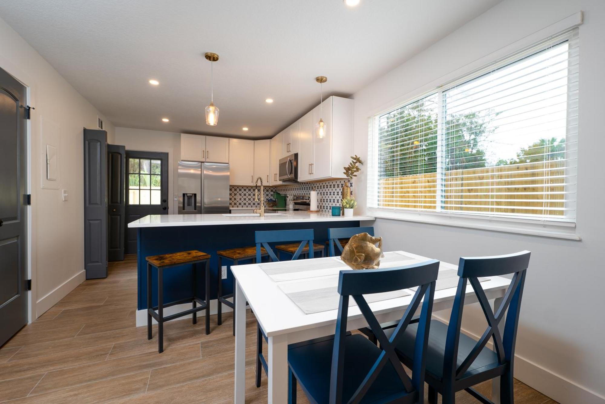 Be A Nomad - Stunning 2-br Blocks From The * Jacksonville Beach