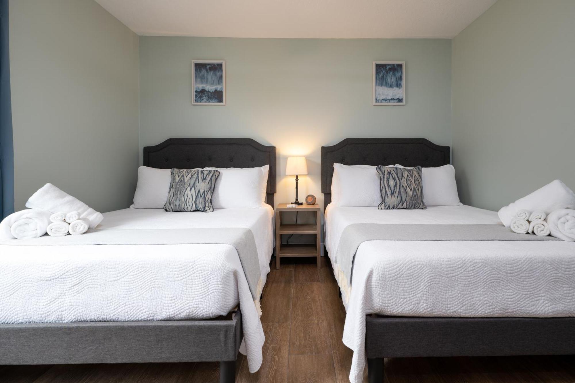 Be A Nomad - Stunning 2-br Blocks From The *