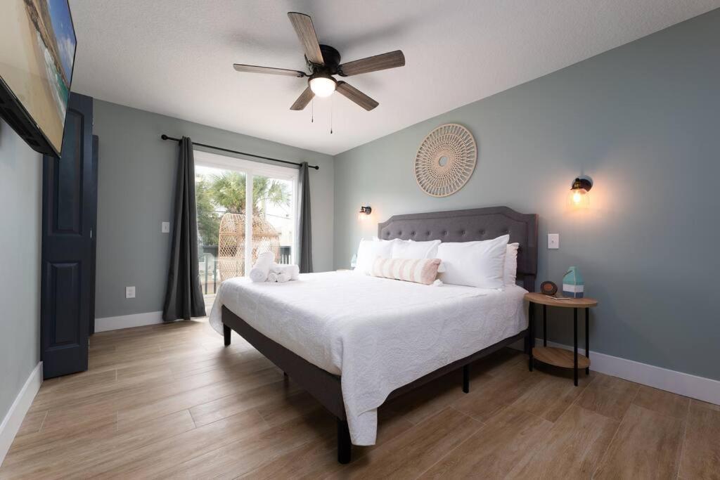 Be A Nomad - Stunning 2-br Blocks From The Apartment